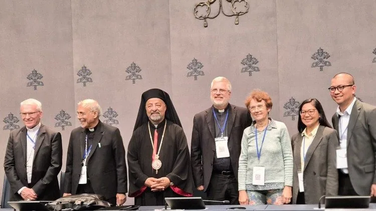 Vatican reviews family teachings after ten years